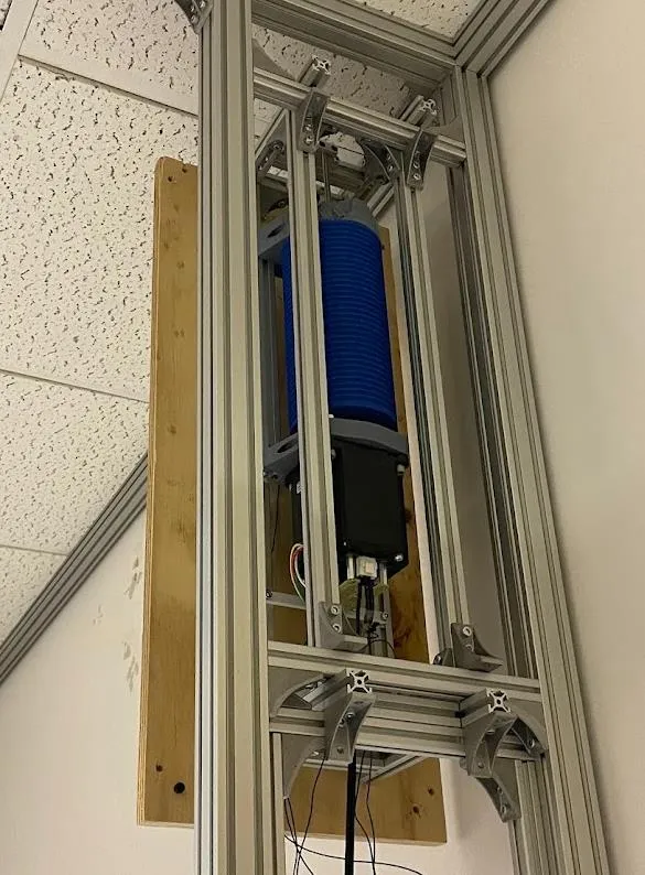 Winch module mounted vertically in the room frame.